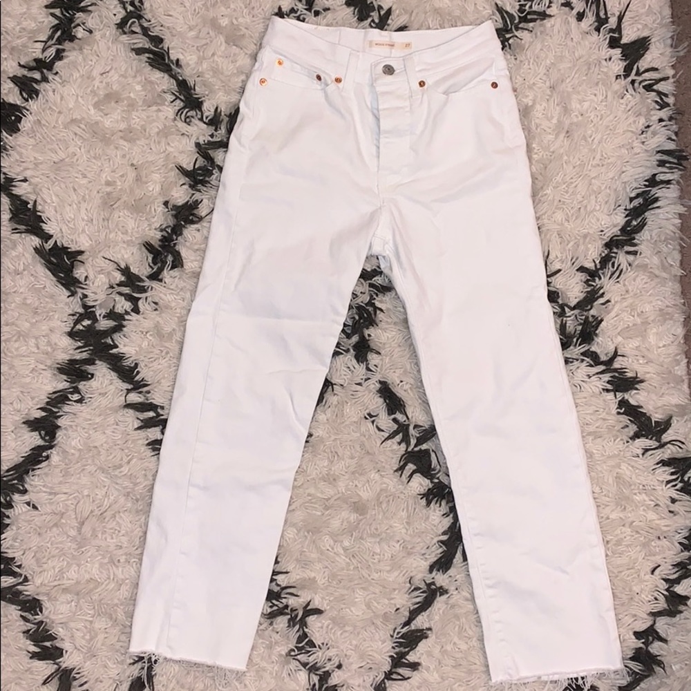 White Levi’s Wedgie Crop 27x26 NWOT